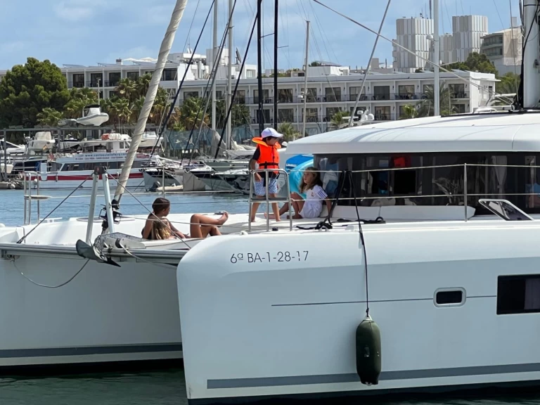 Verhuur Catamaran in Ibiza Town - Lagoon Lagoon 42