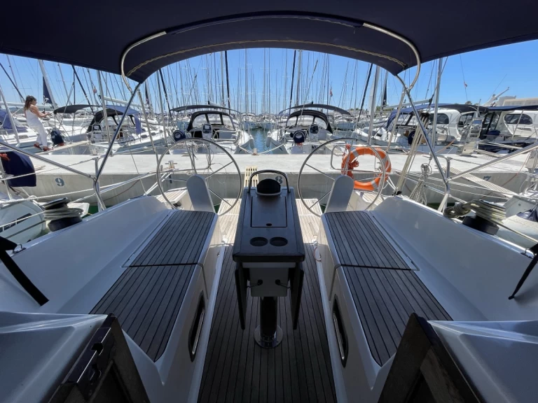 Bootverhuur Bavaria Cruiser 37 in Sukošan via SamBoat