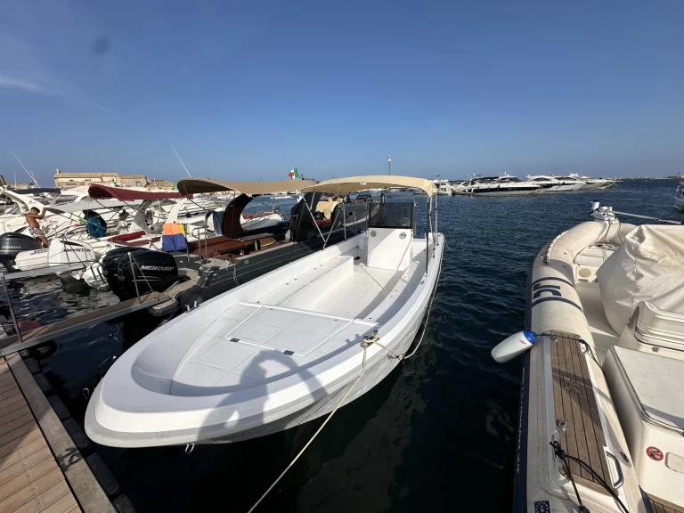 Bootverhuur Marzamemi goedkoop Breeze 820