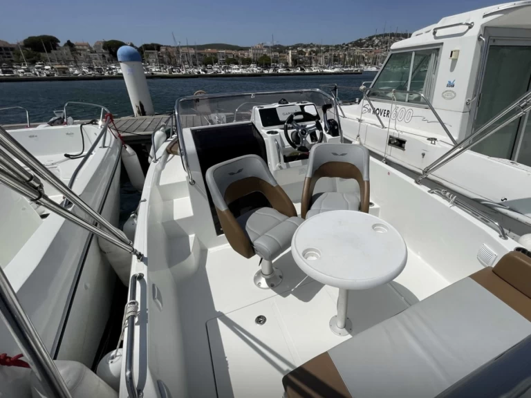 Huur Motorboot met of zonder schipper Bénéteau in Antibes