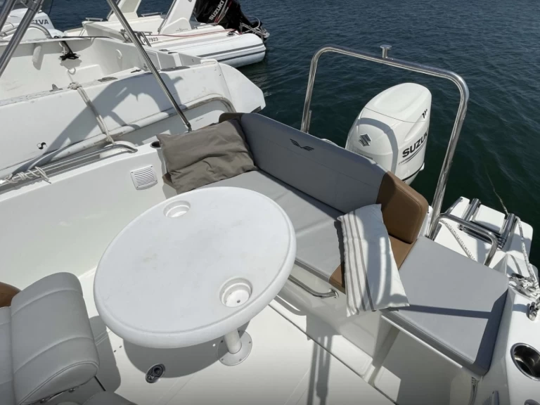 Verhuur Motorboot Bénéteau met vaarbewijs