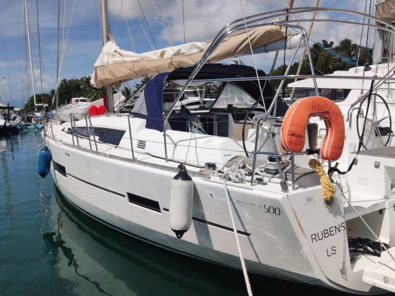Zeilboot te huur in Anse Marcel voor de beste prijs