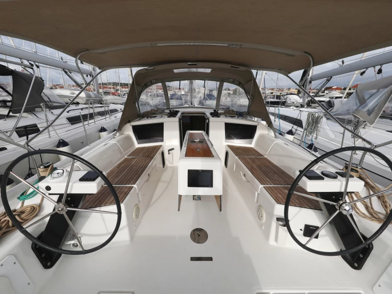 Huur een Dufour Dufour 430 in Šibenik