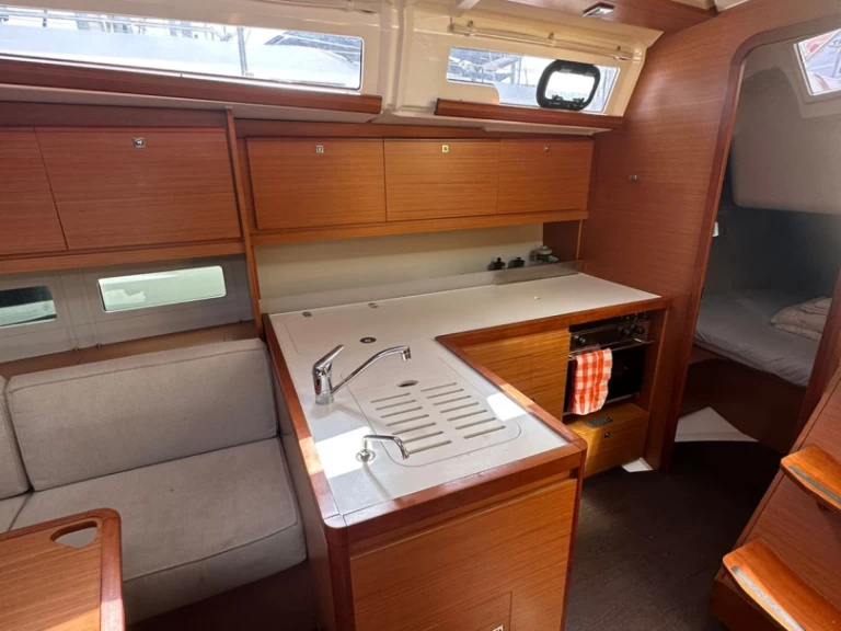 Huur een Dufour Dufour 390 in Álimos
