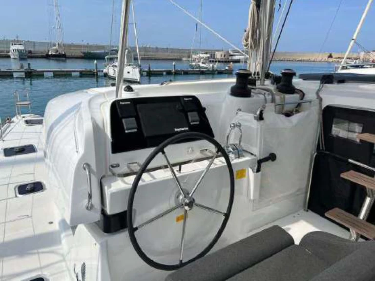 Huur Catamaran met of zonder schipper Lagoon in Capo d'Orlando
