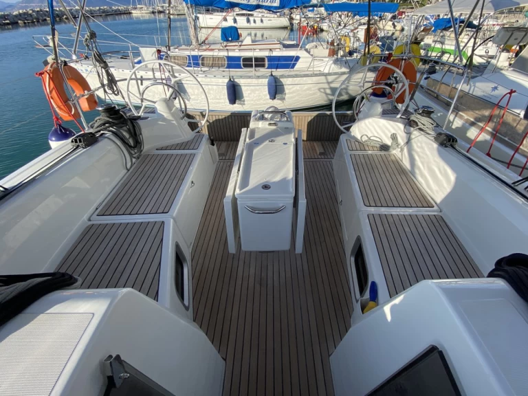 Huur een Jeanneau Sun Odyssey 410 in Lefkáda
