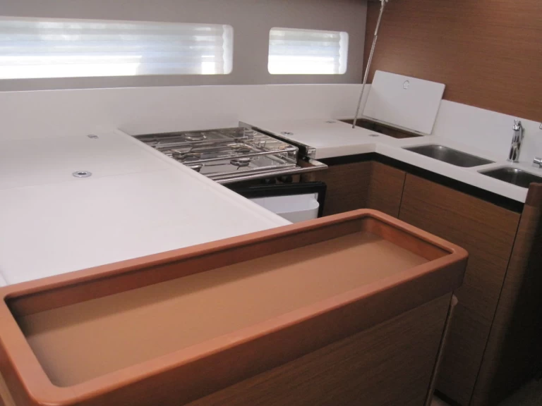 Jeanneau Sun Odyssey 440 te huur van particulier of professional in Capo d'Orlando