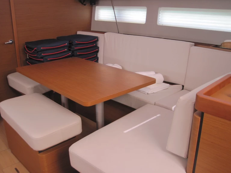 Huur een Jeanneau Sun Odyssey 490 in Capo d'Orlando