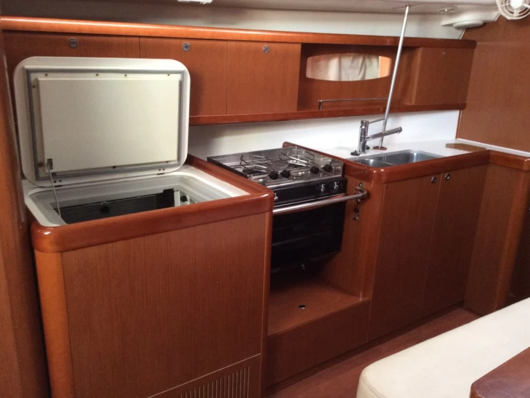 Bootverhuur Bénéteau Oceanis 43 in Álimos via SamBoat