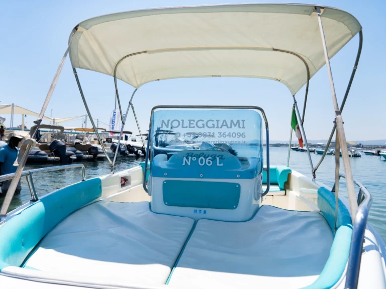 Verhuur Motorboot Coverline met vaarbewijs