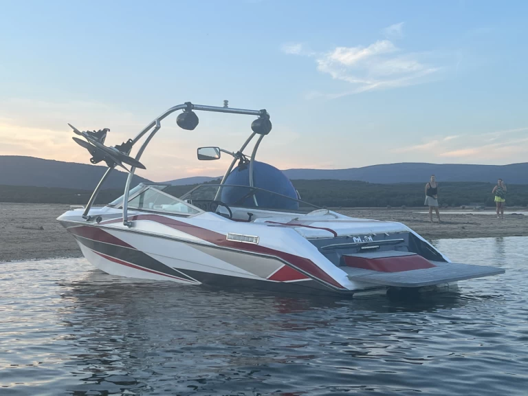 Verhuur Motorboot Régal met vaarbewijs