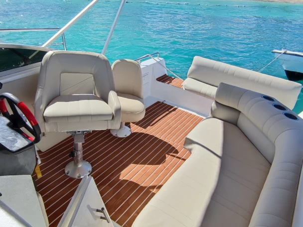 Verhuur Motorboot Rinker met vaarbewijs