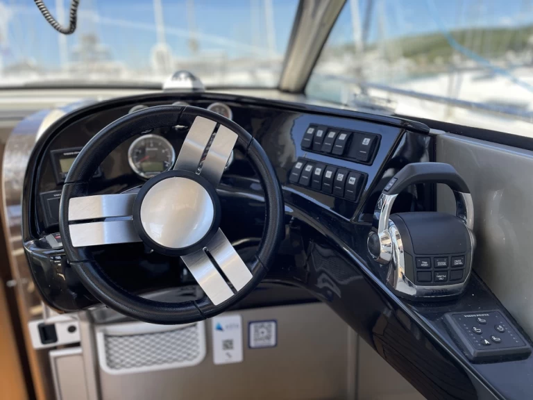 Verhuur Motorboot Grginić met vaarbewijs