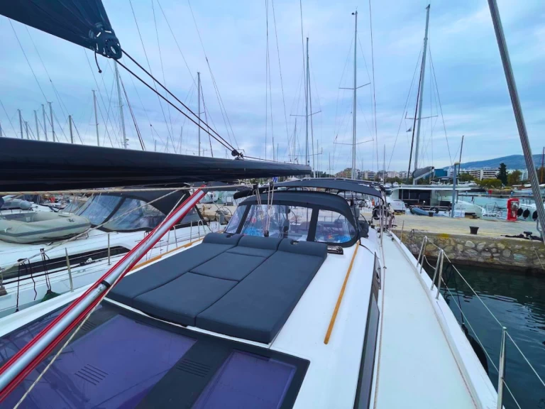 Huur een Dufour Dufour 560 Grand Large in Álimos