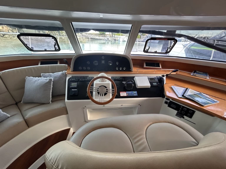 Huur een Fountaine Pajot Cumberland 46 in Airlie Beach