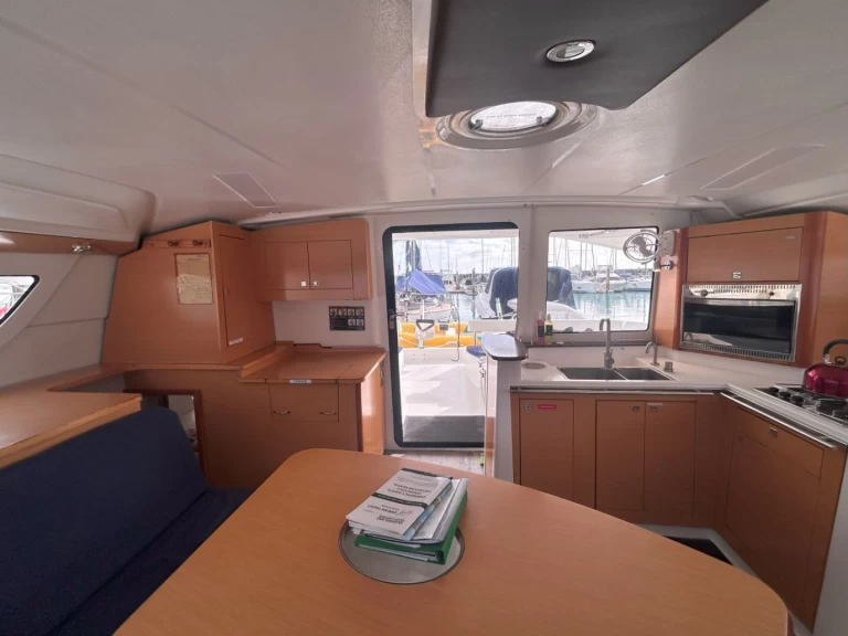 Huur Catamaran met of zonder schipper Fountaine Pajot in Airlie Beach
