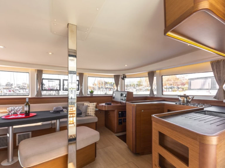 Huur een Lagoon Lagoon 42 in Álimos