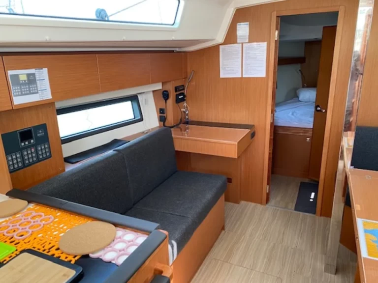 Bootverhuur Bavaria Bavaria C42 in Álimos via SamBoat