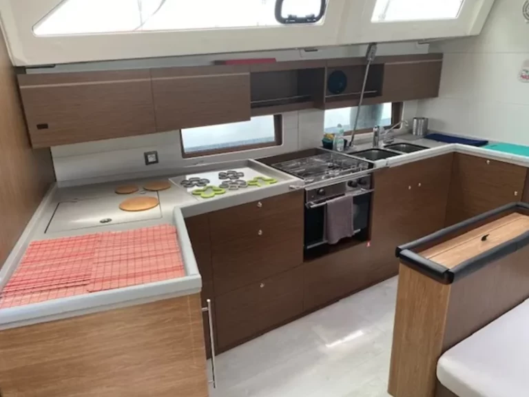 Huur een Bénéteau Oceanis 46.1 in Álimos