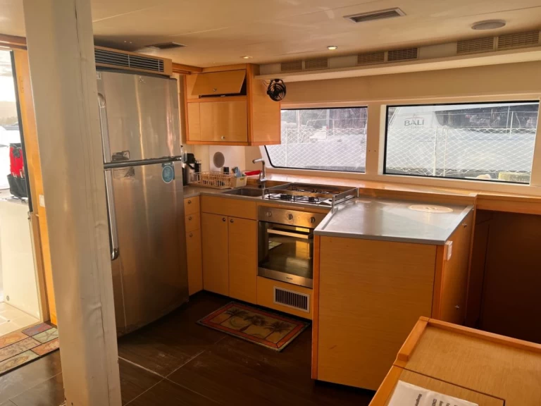 Verhuur Catamaran Lagoon met vaarbewijs