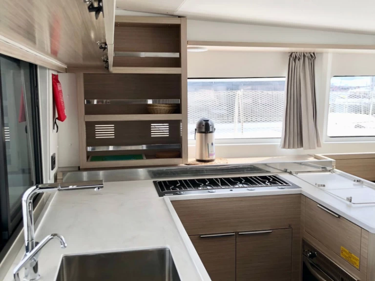 Jachthuur in Pomer - Lagoon Lagoon 46 via SamBoat