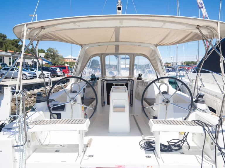 Huur een Bénéteau Oceanis 35 in Pomer