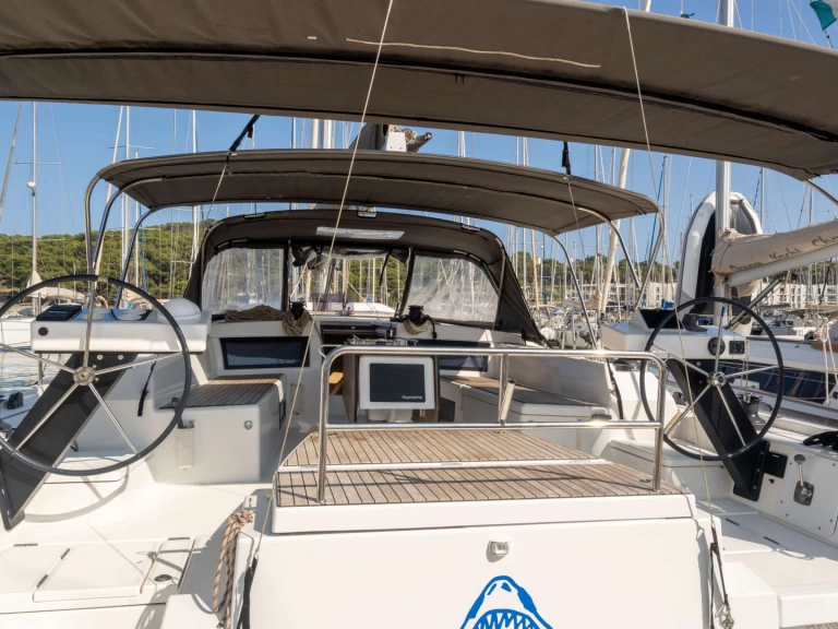 Huur een Dufour Dufour 470 in Saint-Mandrier-sur-Mer