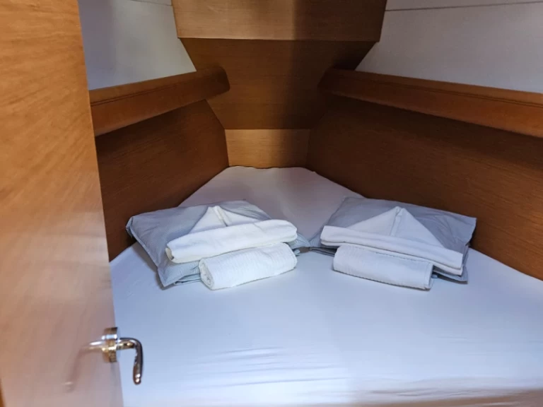 Huur een Jeanneau Sun Odyssey 389 in Skradin