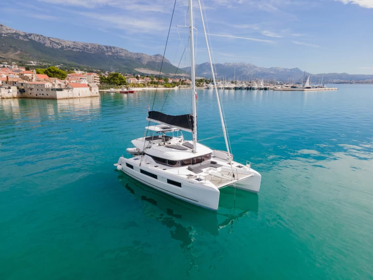 Catamaran te huur in Kaštela voor de beste prijs