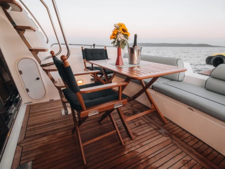 Huur een Sunseeker Manhattan 48 Fly in Kaštel Gomilica