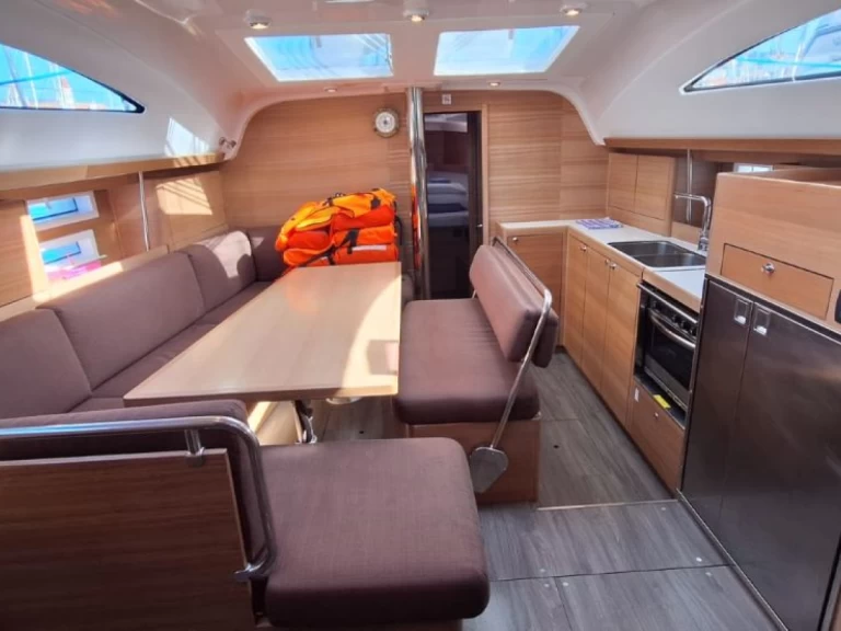 Bootverhuur Elan Impression 45.1 in Trogir via SamBoat