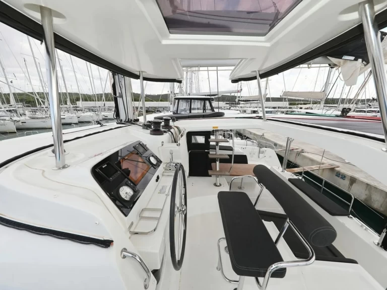 Bootverhuur Lagoon Lagoon 42 in Kaštela via SamBoat