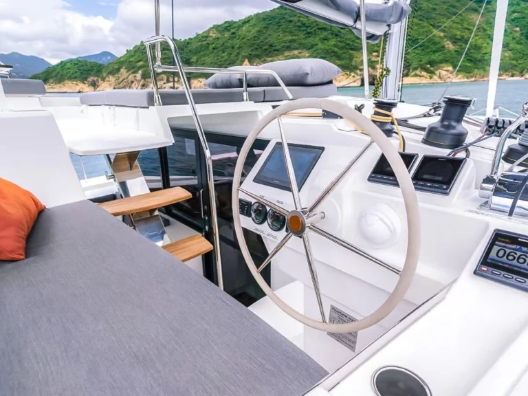 Verhuur Catamaran Fountaine Pajot met vaarbewijs