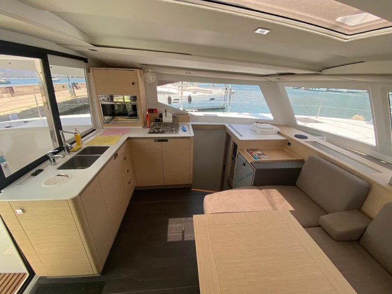Verhuur Catamaran Fountaine Pajot met vaarbewijs