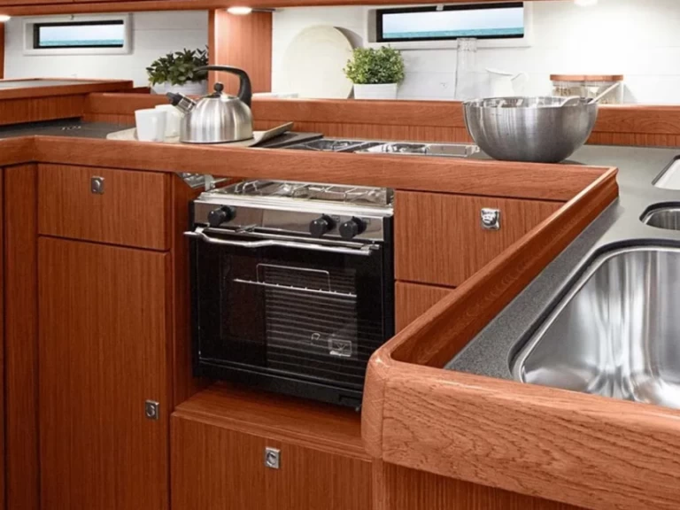 Huur een Bavaria Cruiser 51 in Álimos