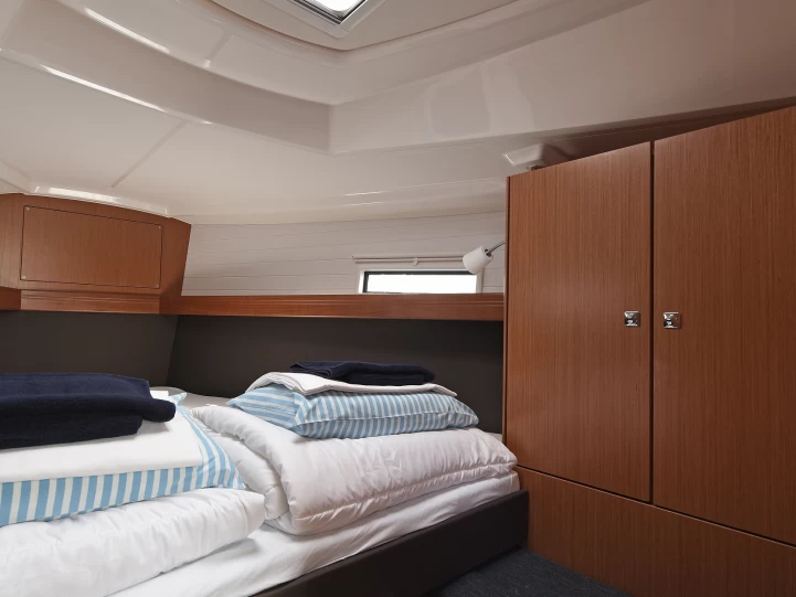 Bootverhuur Bavaria Cruiser 37 in Dubrovnik via SamBoat