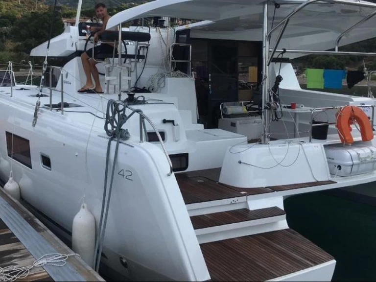 Verhuur Catamaran Lagoon met vaarbewijs