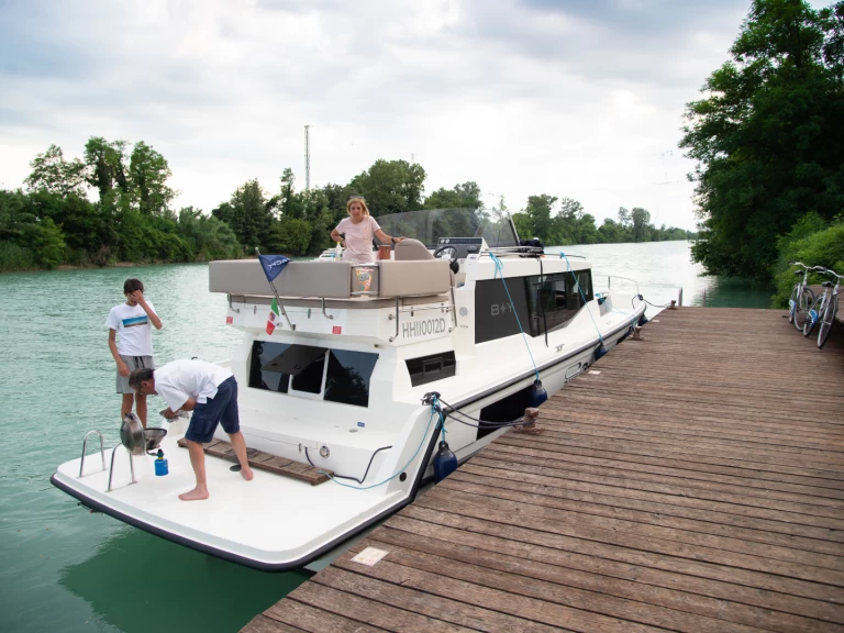 Bootverhuur Balt-Yacht Grand 37 in Casale sul Sile via SamBoat