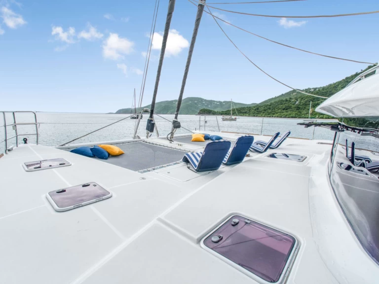 Bootverhuur Lagoon Valentina in Sint Maarten (FR) via SamBoat