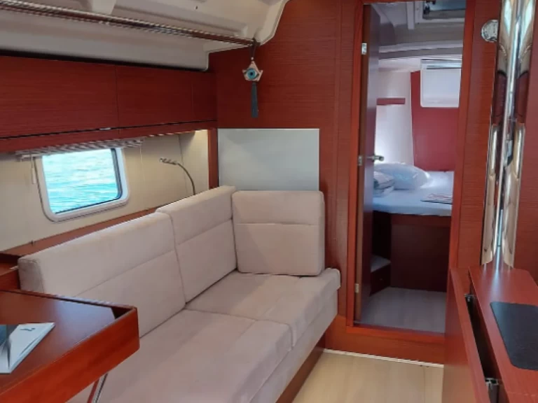 Huur een Hanse Hanse 418 in Lávrio