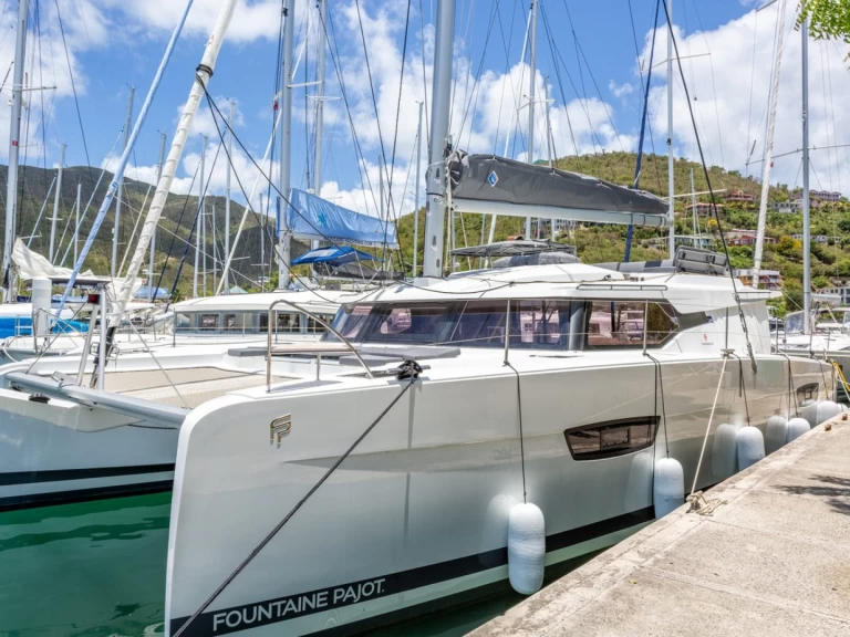 Verhuur Catamaran in Road Town - Fountaine Pajot Elba 45