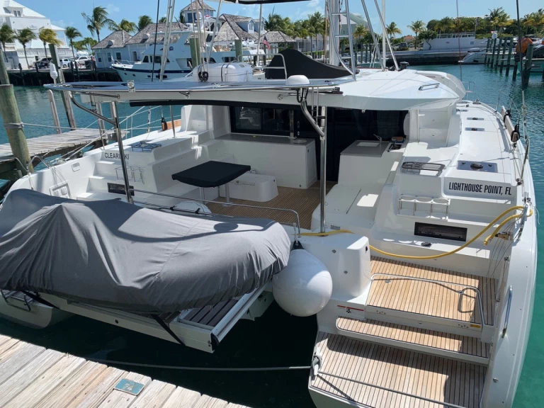 Verhuur Catamaran Lagoon met vaarbewijs