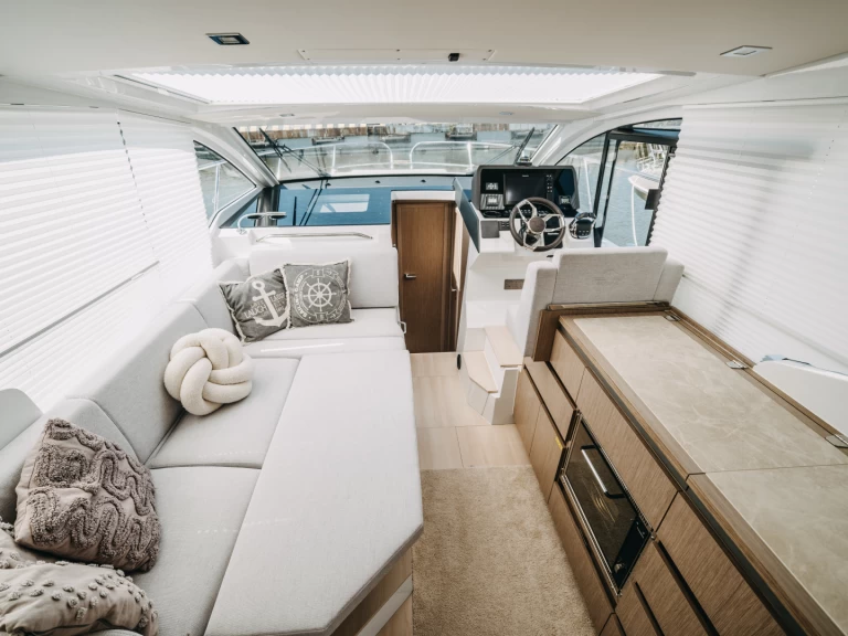 Verhuur Motorboot in Klaipėdos rajonas - Sealine C335 Grey