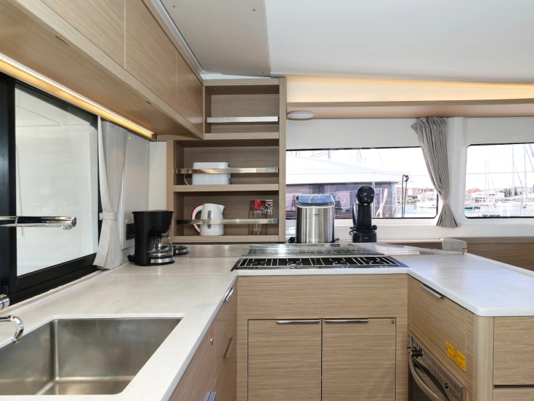 Lagoon Lagoon 46 te huur van particulier of professional in Sukošan