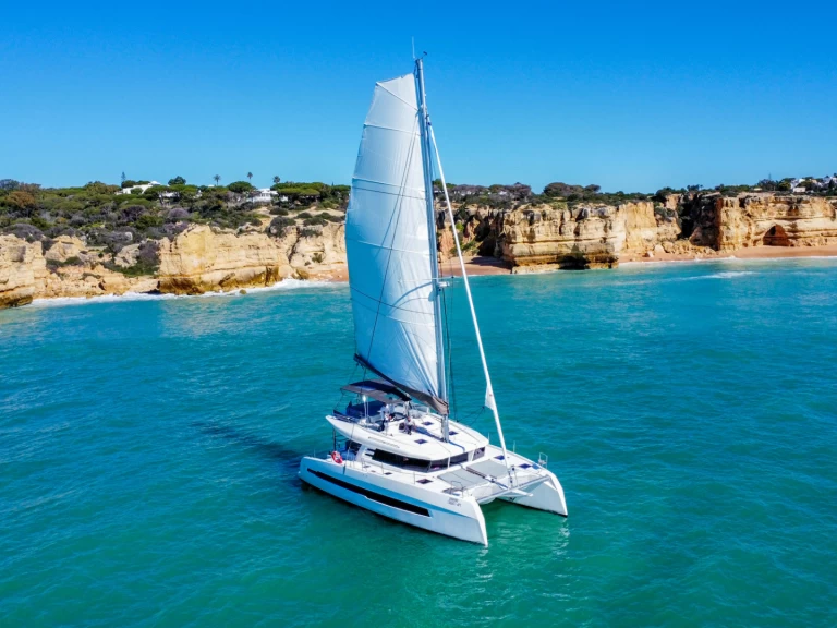 Huur een Dufour Dufour Catamarans 44 Sail in Vilamoura