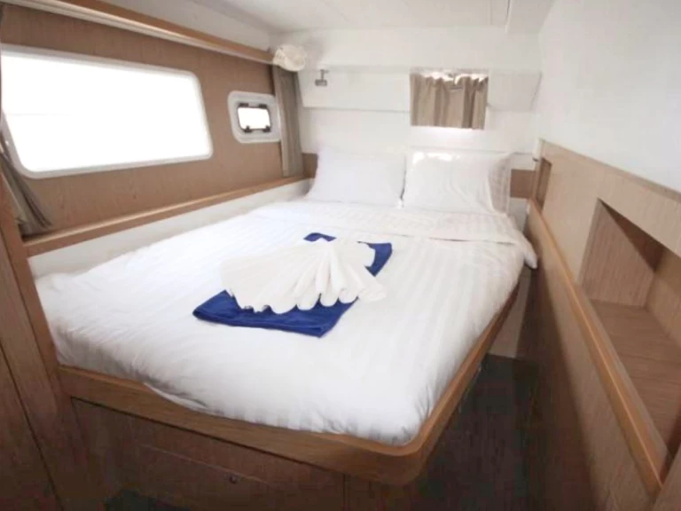 Bootverhuur Marina Formentera goedkoop Lagoon 400 S2