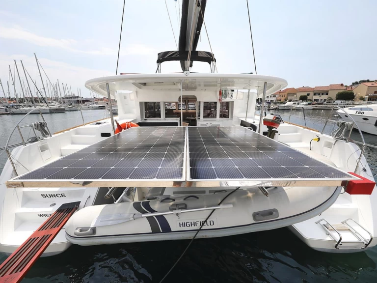 Catamaran te huur in Pula voor de beste prijs