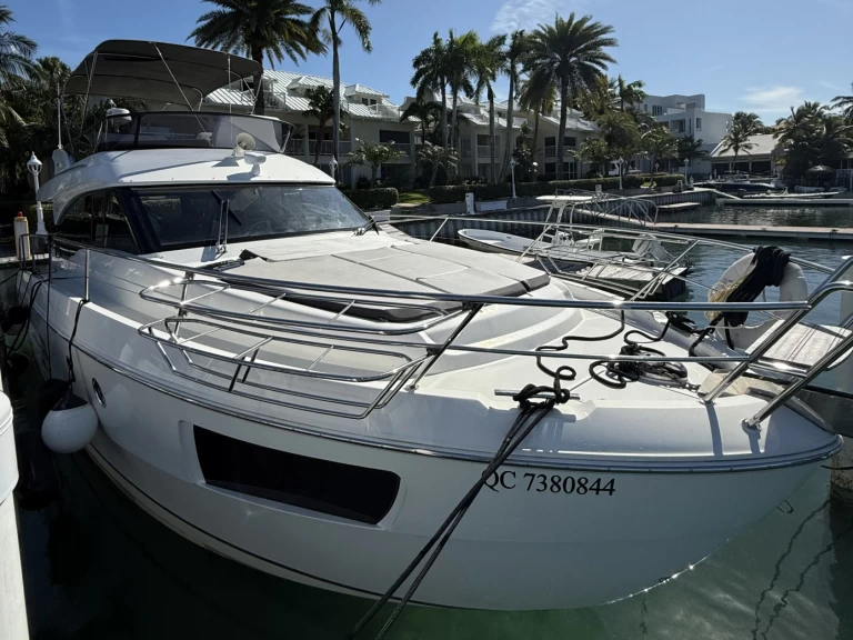 Huur een Bavaria Virtess 420 Fly in Providenciales