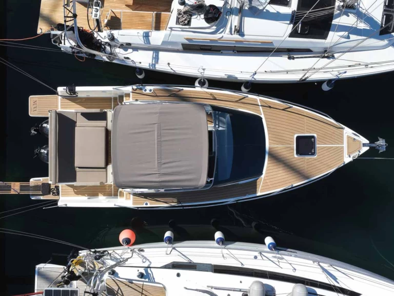 Bootverhuur Nuva yachts  Nuva M9 Cabin in Palma de Mallorca via SamBoat