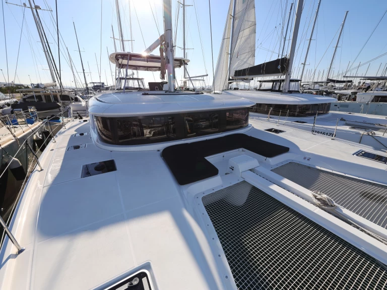 Bootverhuur Lagoon Lagoon 46 in Sukošan via SamBoat